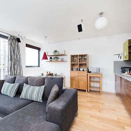 Stylish 2 Bedroom Flat With Balcony In 런던 외부 사진
