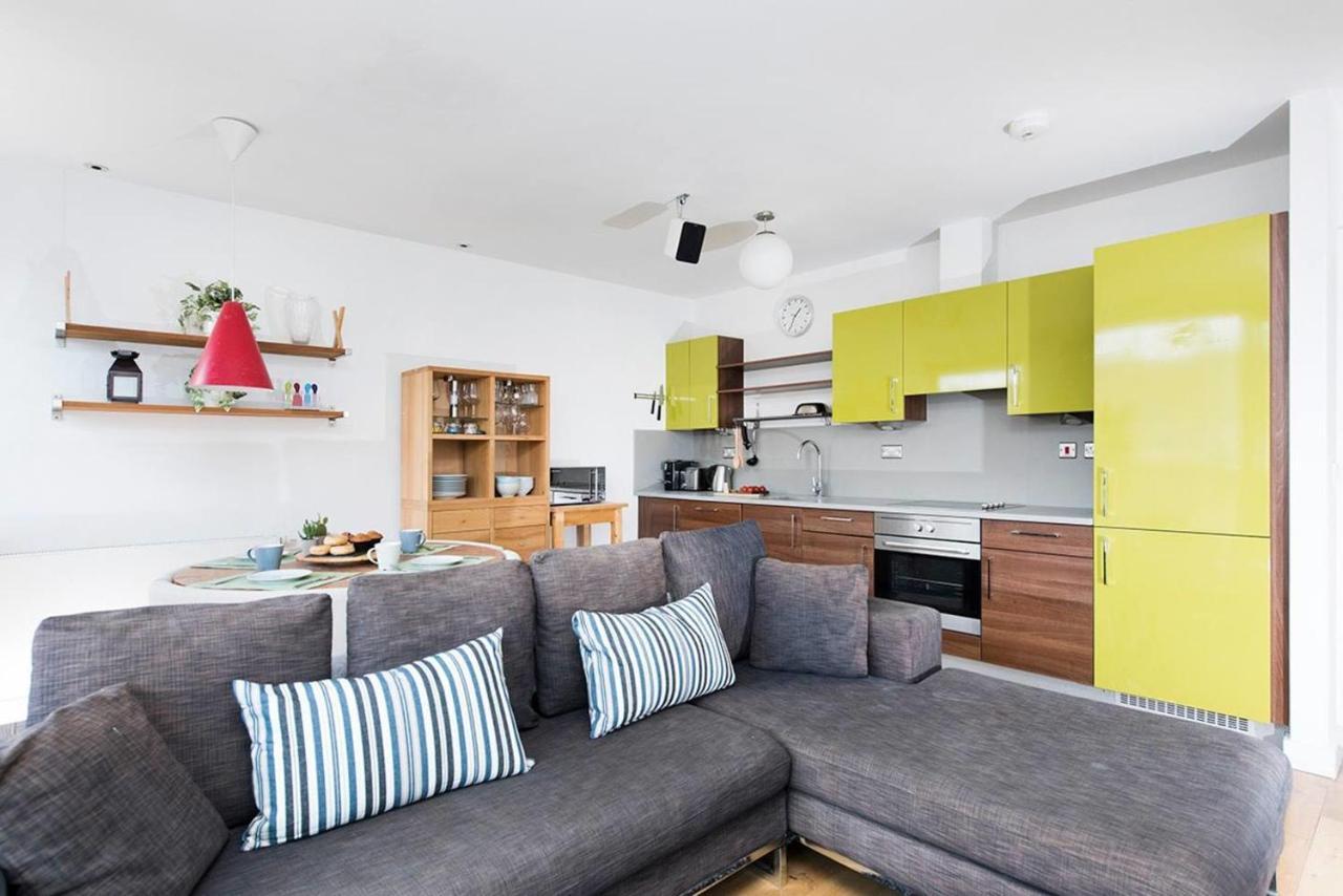 Stylish 2 Bedroom Flat With Balcony In 런던 외부 사진