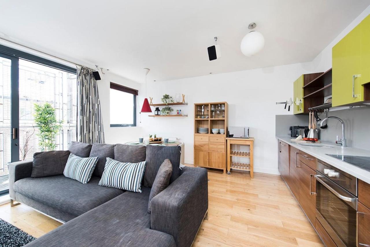 Stylish 2 Bedroom Flat With Balcony In 런던 외부 사진