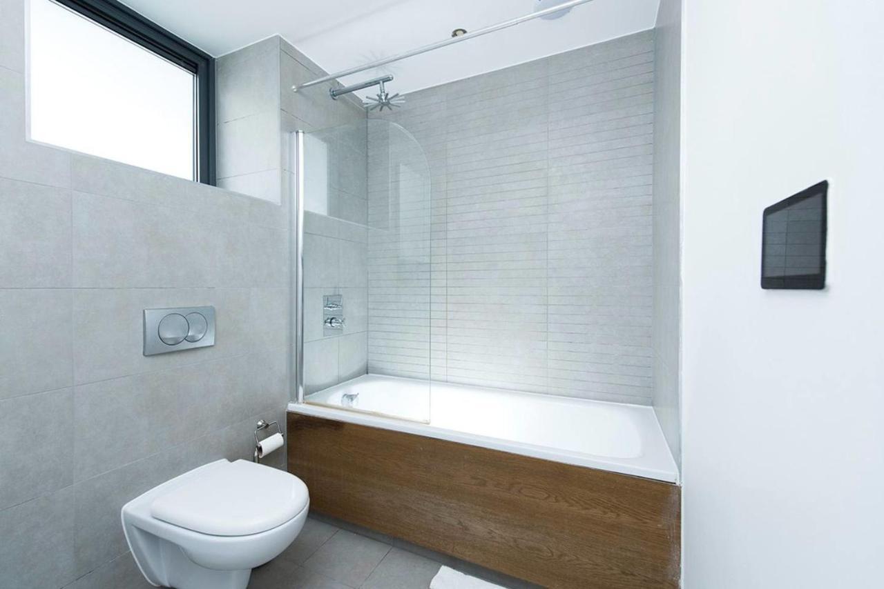 Stylish 2 Bedroom Flat With Balcony In 런던 외부 사진
