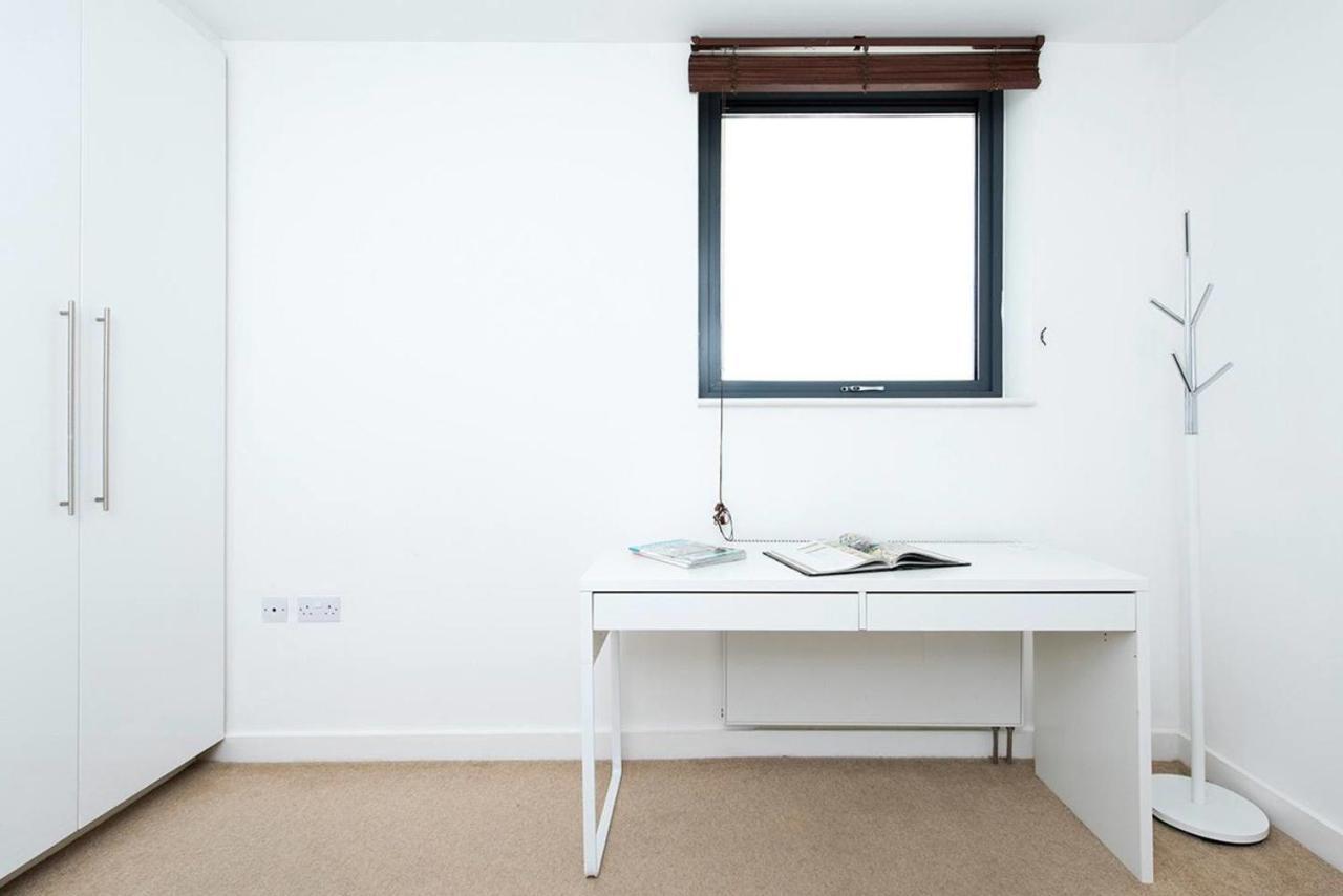 Stylish 2 Bedroom Flat With Balcony In 런던 외부 사진