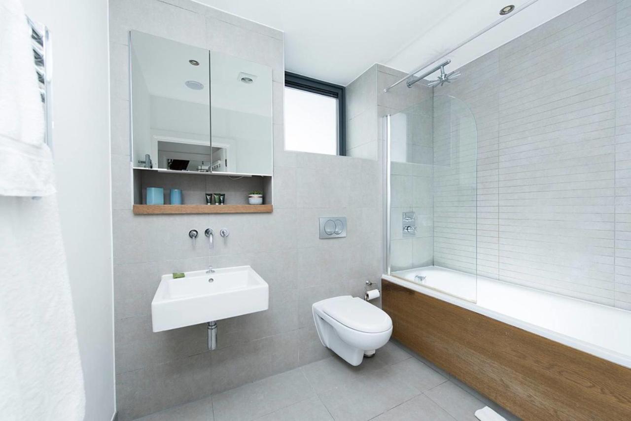 Stylish 2 Bedroom Flat With Balcony In 런던 외부 사진