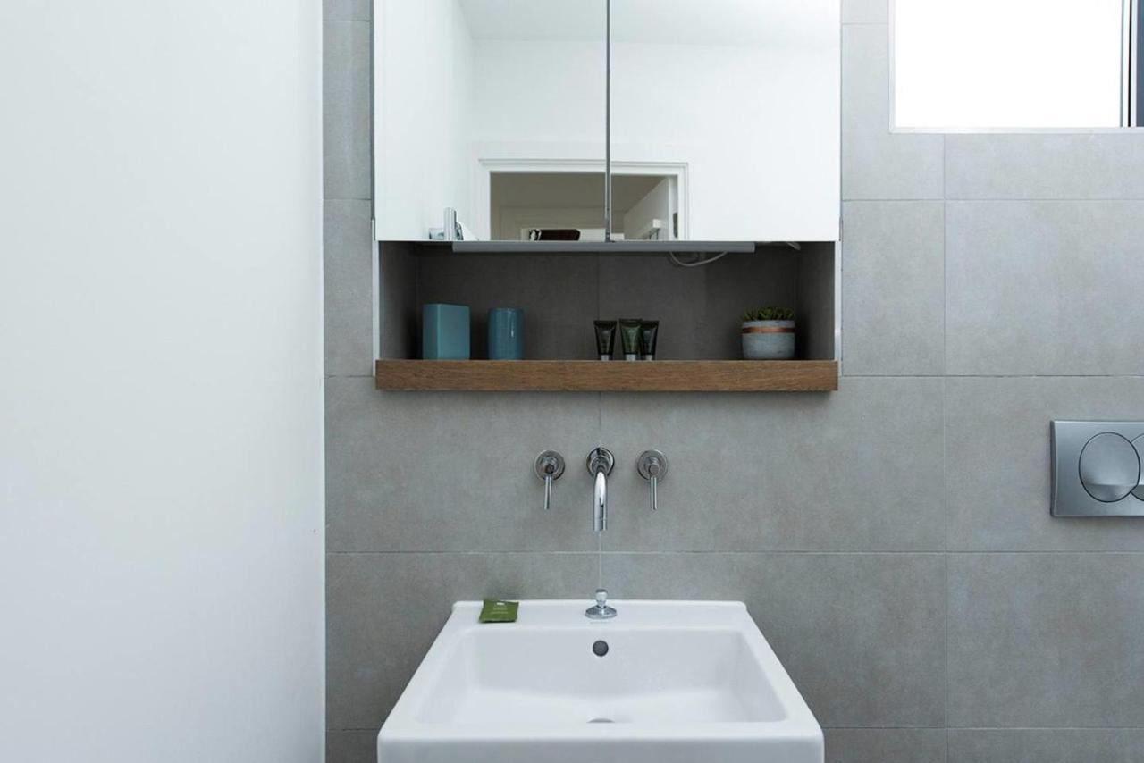 Stylish 2 Bedroom Flat With Balcony In 런던 외부 사진