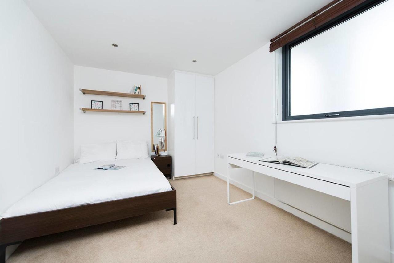 Stylish 2 Bedroom Flat With Balcony In 런던 외부 사진