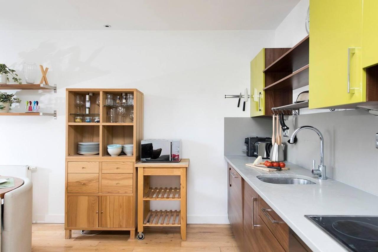 Stylish 2 Bedroom Flat With Balcony In 런던 외부 사진
