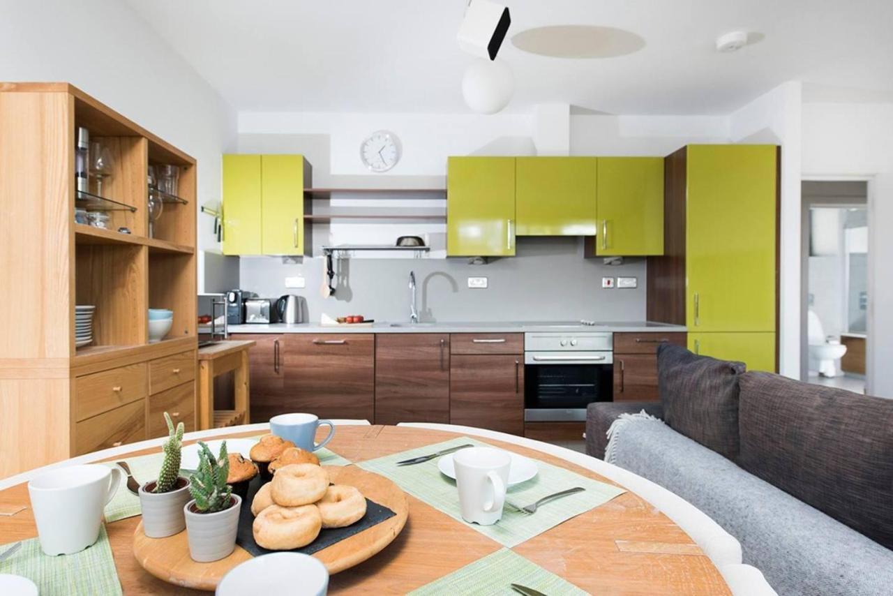 Stylish 2 Bedroom Flat With Balcony In 런던 외부 사진