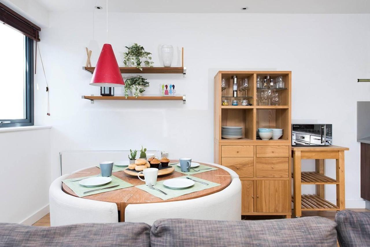 Stylish 2 Bedroom Flat With Balcony In 런던 외부 사진