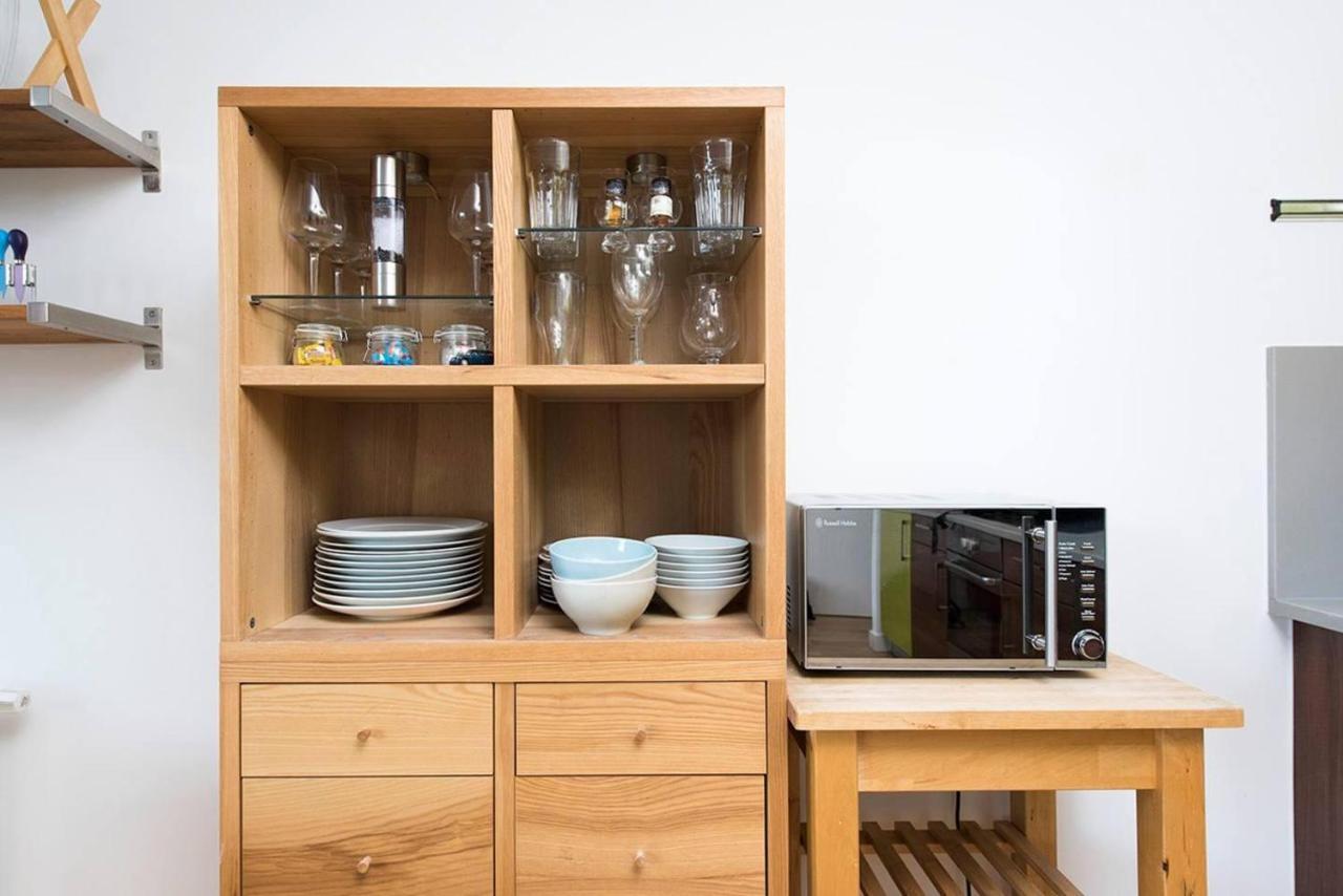 Stylish 2 Bedroom Flat With Balcony In 런던 외부 사진